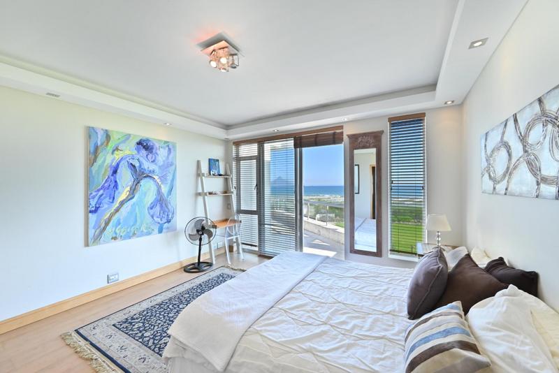 To Let 3 Bedroom Property for Rent in Dolphin Beach Western Cape